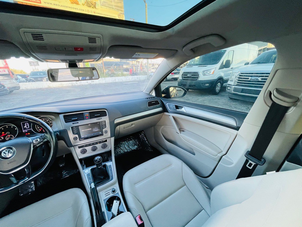 2017 Volkswagen Golf Image 17