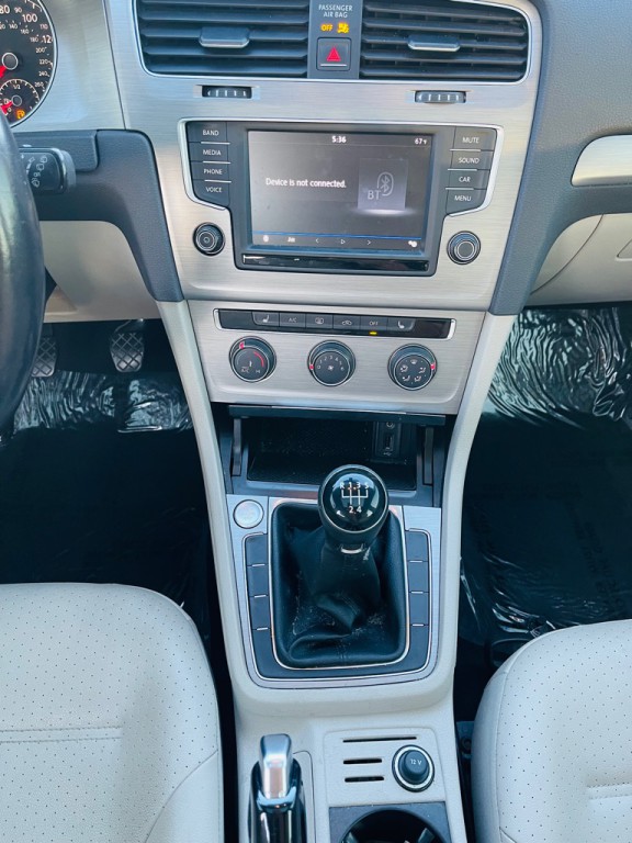 2017 Volkswagen Golf Image 18