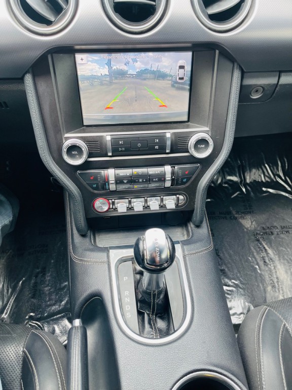2019 Ford Mustang Image 38