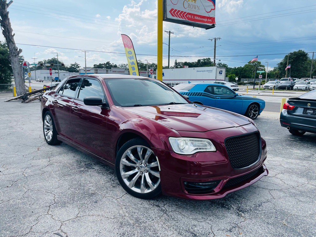 2019 Chrysler 300 Image 2