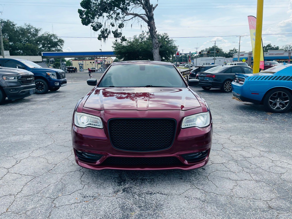 2019 Chrysler 300 Image 4