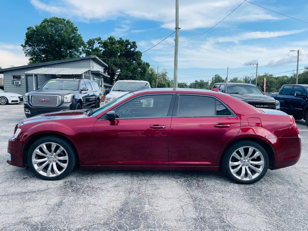 2019 Chrysler 300 Image 6