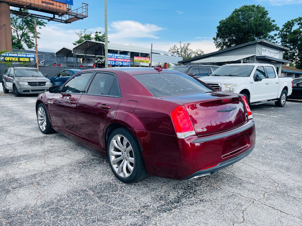 2019 Chrysler 300 Image 7