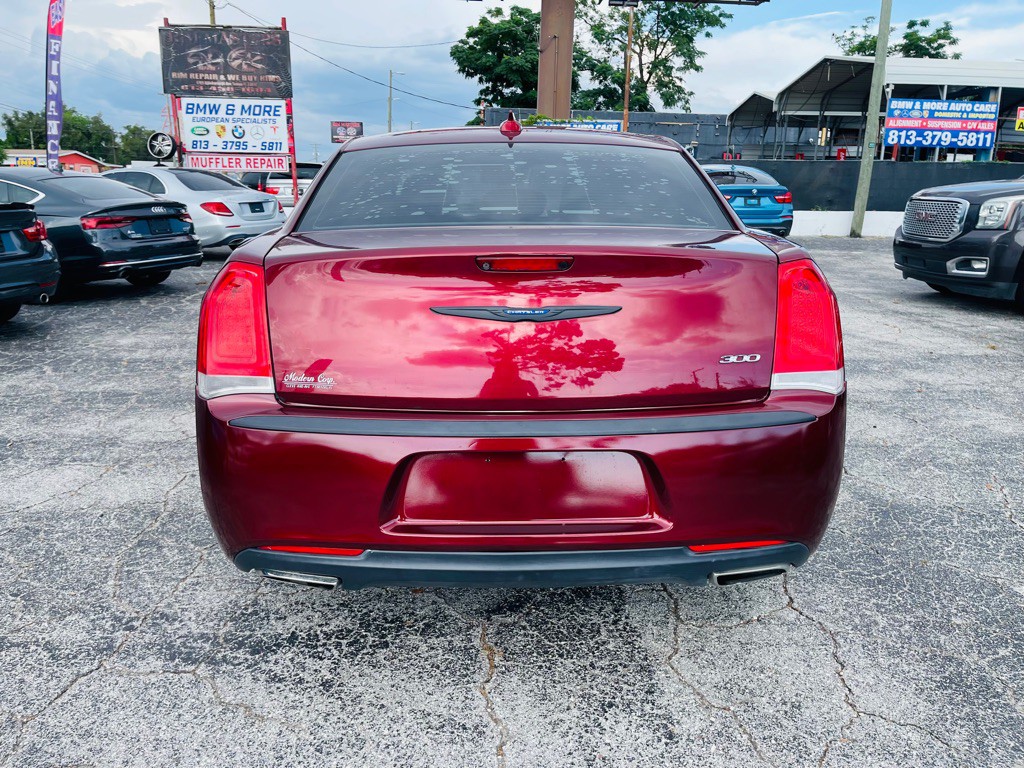 2019 Chrysler 300 Image 8