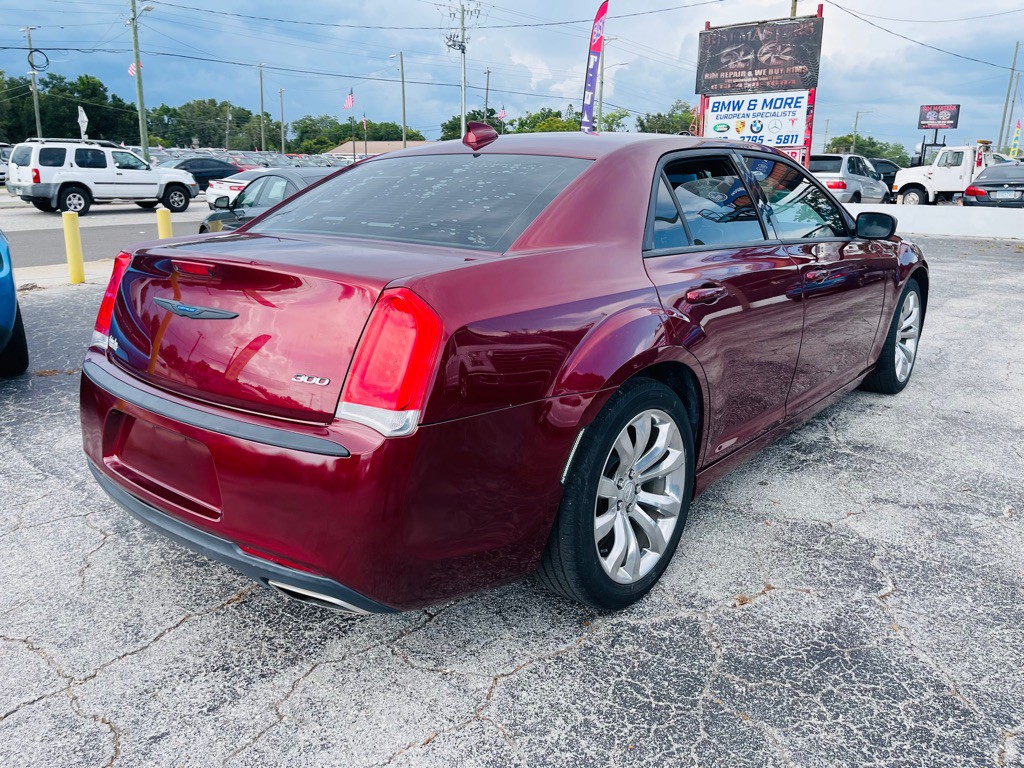 2019 Chrysler 300 Image 9