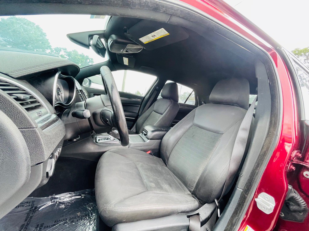 2019 Chrysler 300 Image 11