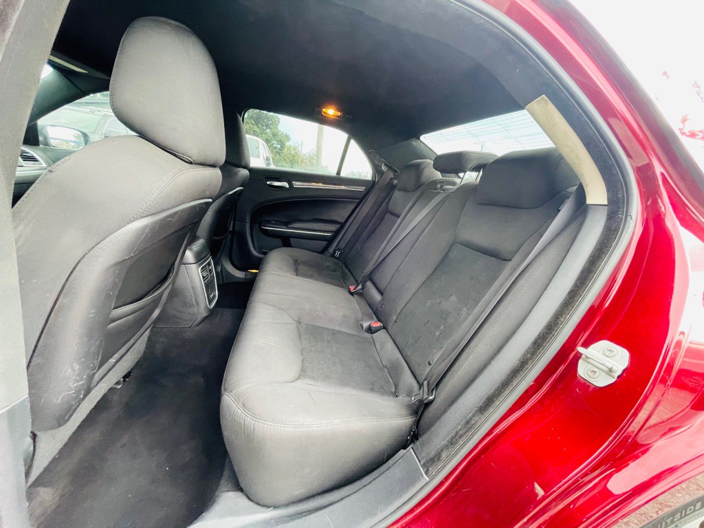 2019 Chrysler 300 Image 12