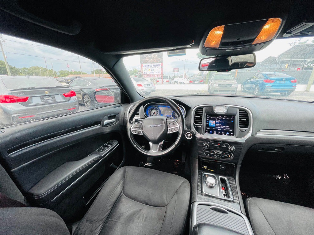 2019 Chrysler 300 Image 14