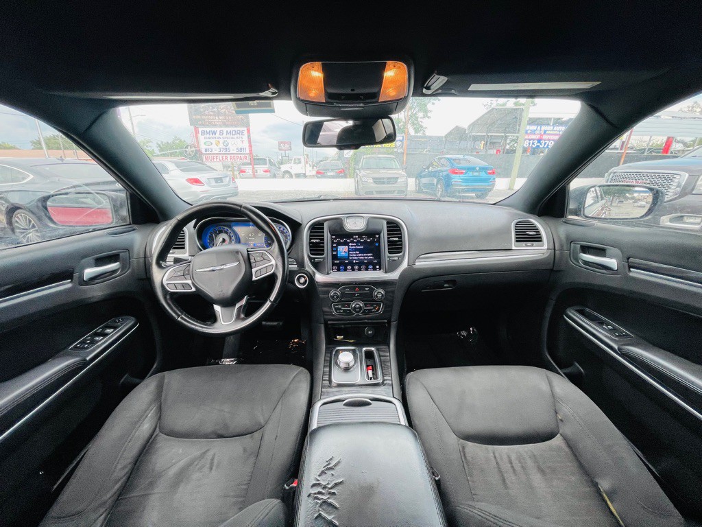 2019 Chrysler 300 Image 15
