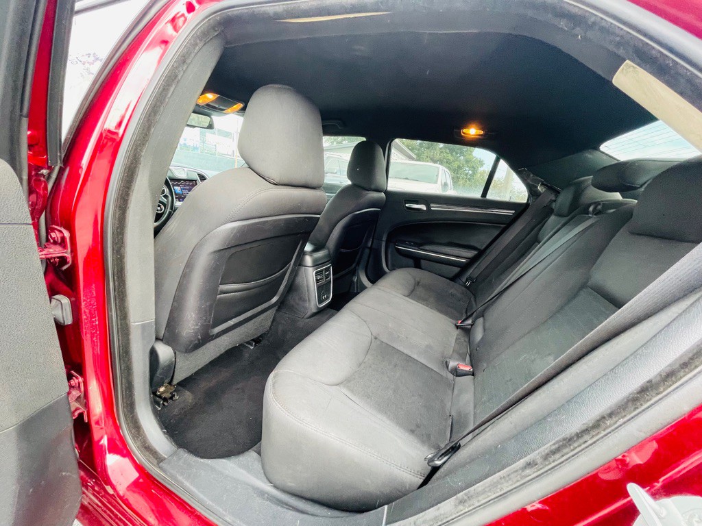 2019 Chrysler 300 Image 16