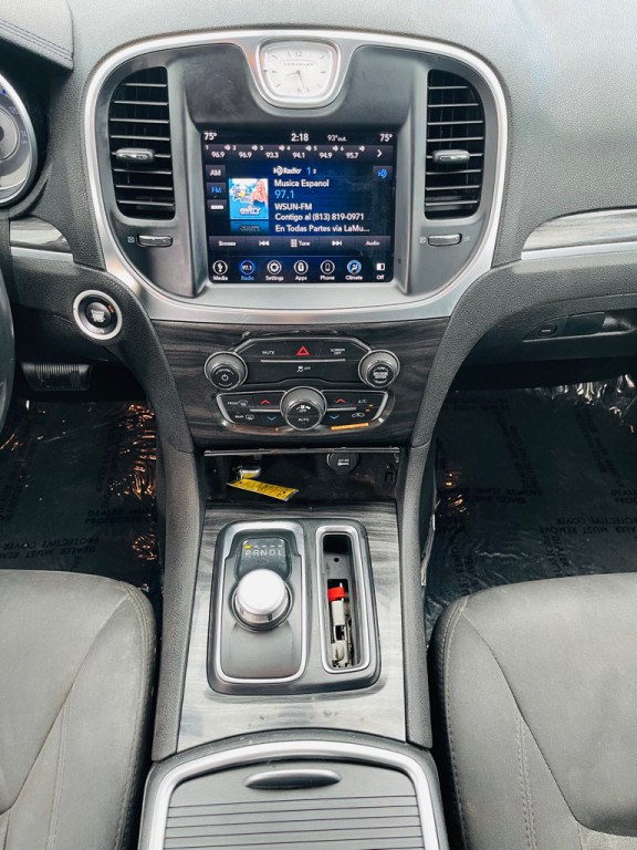 2019 Chrysler 300 Image 18