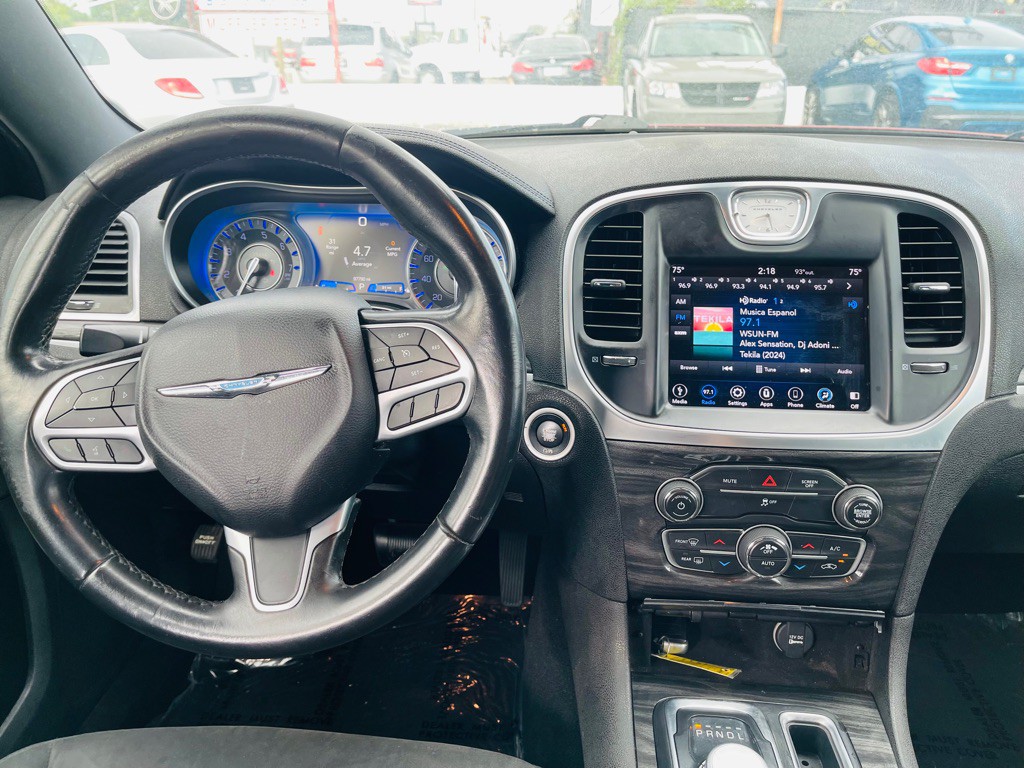 2019 Chrysler 300 Image 19