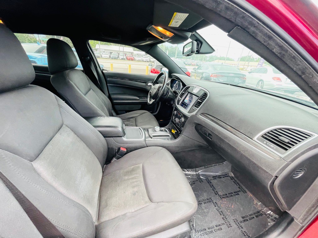 2019 Chrysler 300 Image 22
