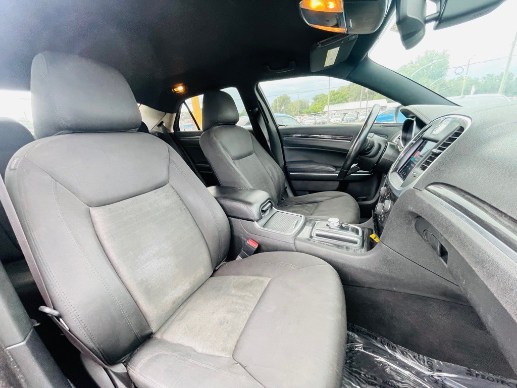 2019 Chrysler 300 Image 23