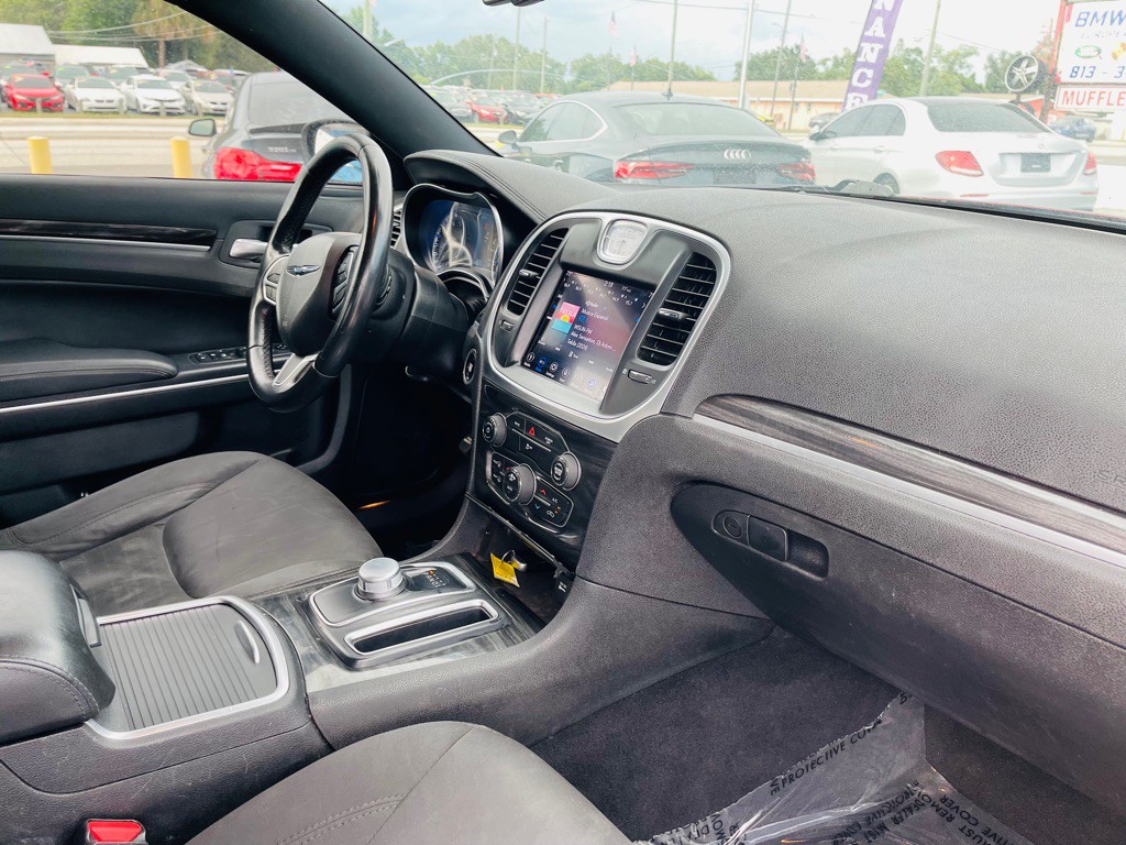 2019 Chrysler 300 Image 24