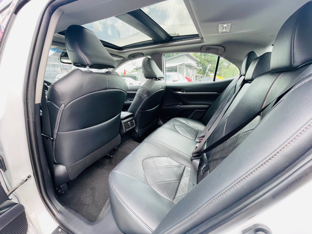 2019 Toyota Camry Image 12