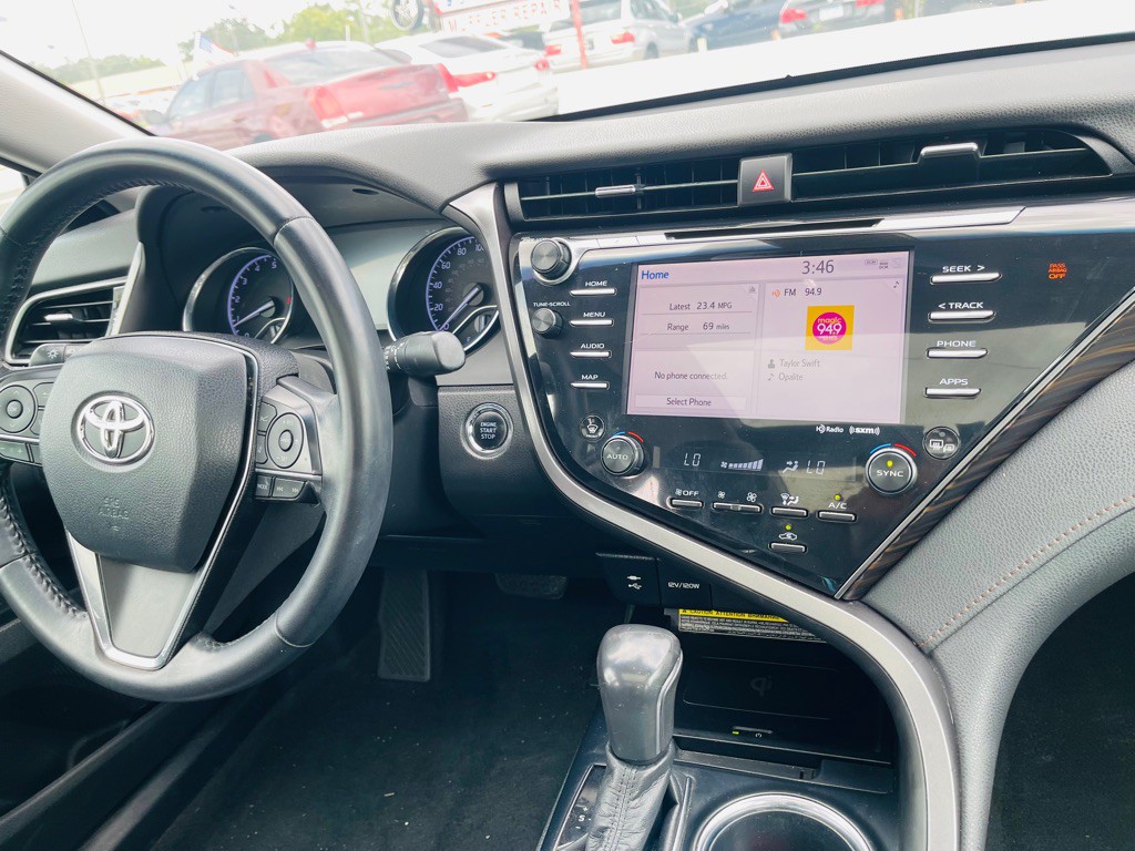 2019 Toyota Camry Image 18