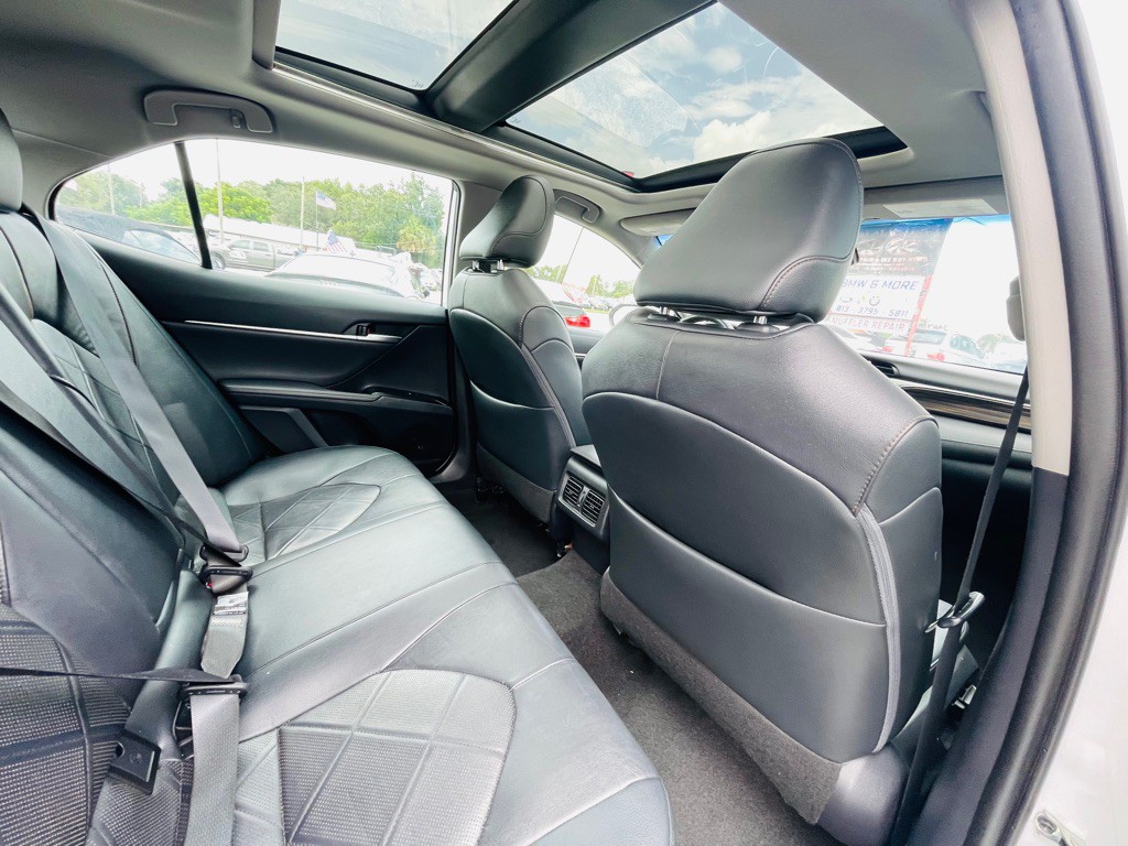 2019 Toyota Camry Image 19