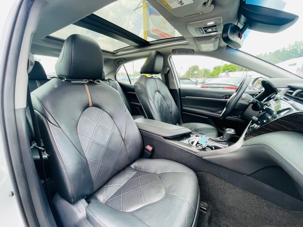 2019 Toyota Camry Image 21
