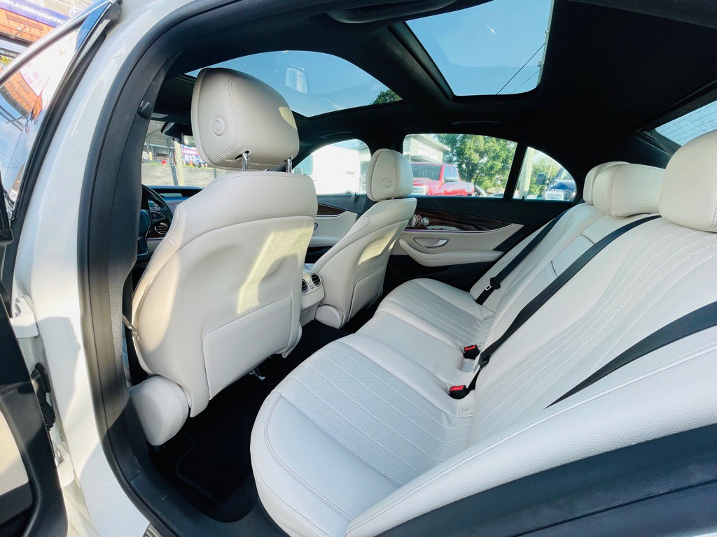 2017 Mercedes-Benz E-Class Image 17