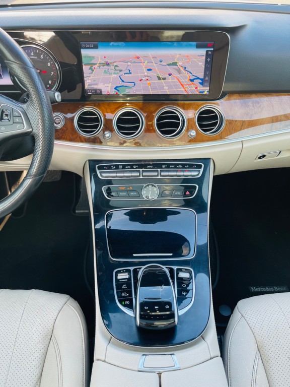 2017 Mercedes-Benz E-Class Image 26