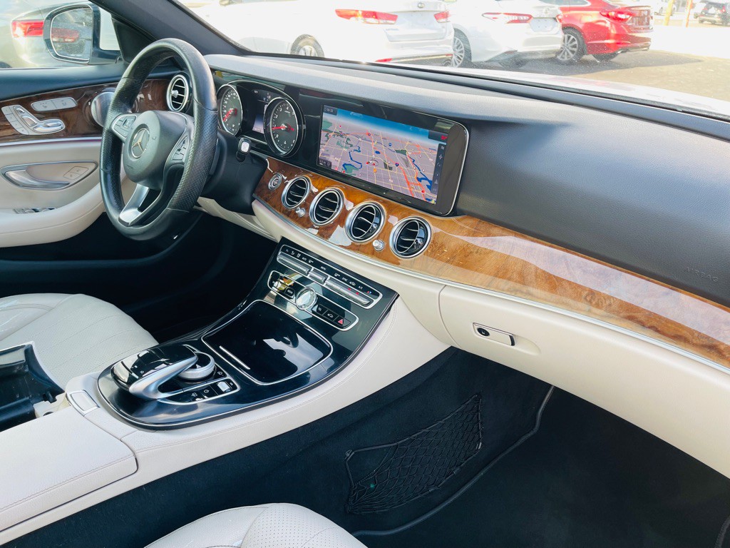 2017 Mercedes-Benz E-Class Image 32