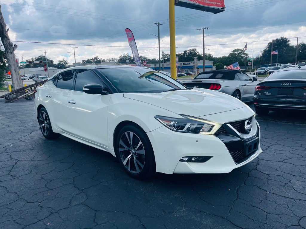 2017 Nissan Maxima Image 2