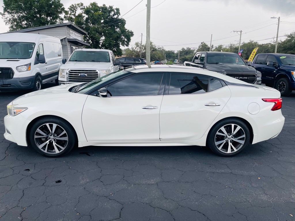2017 Nissan Maxima Image 8