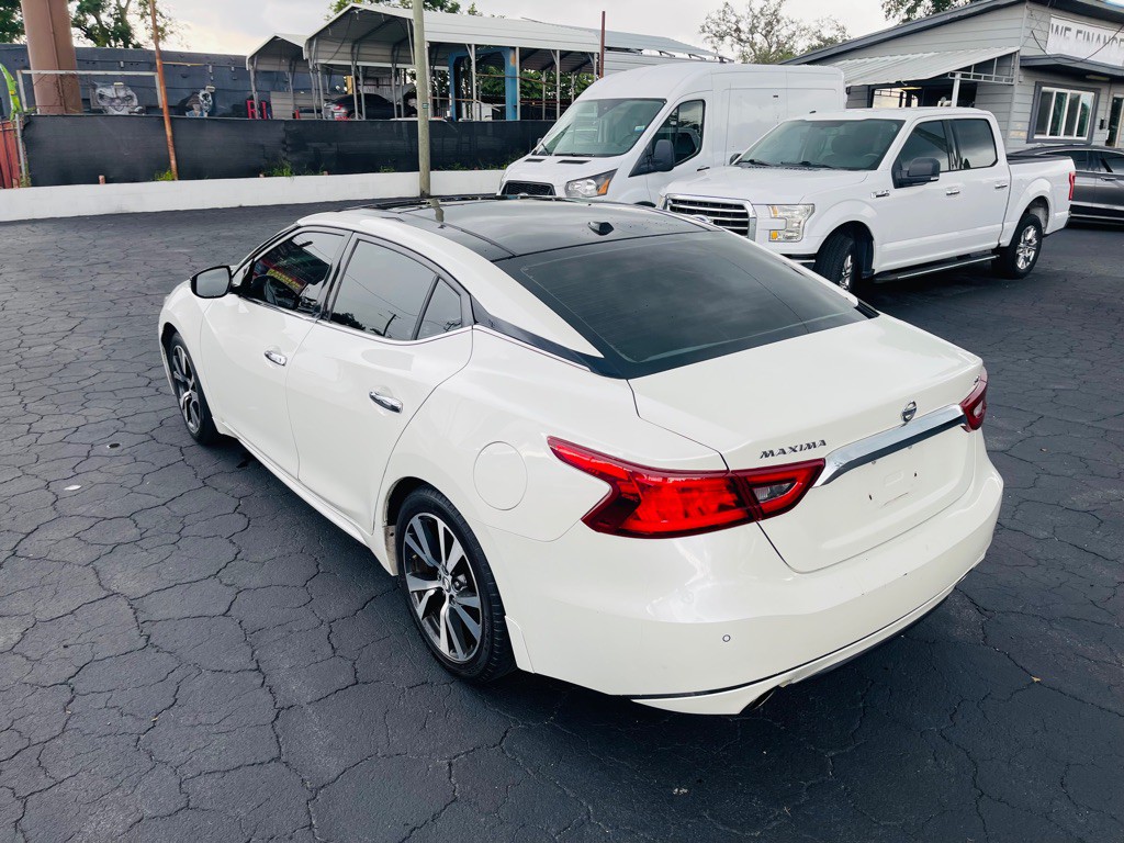 2017 Nissan Maxima Image 10