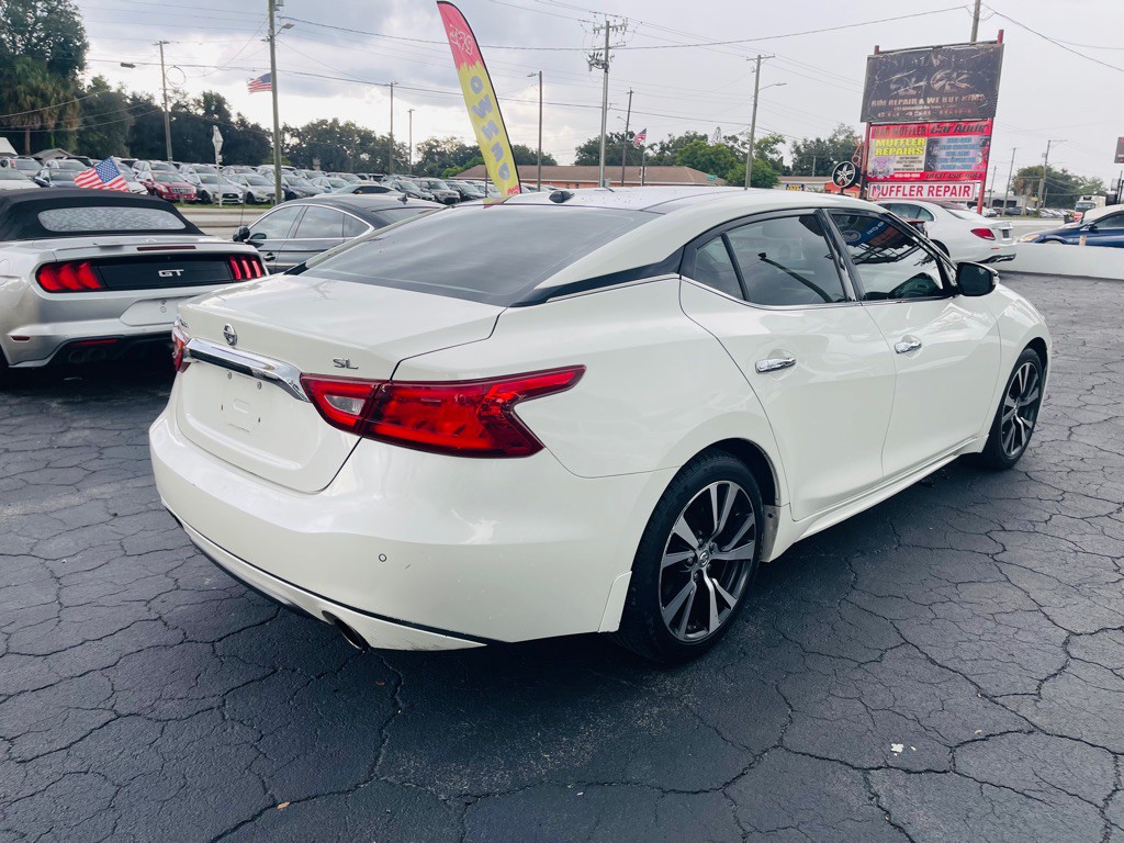 2017 Nissan Maxima Image 13