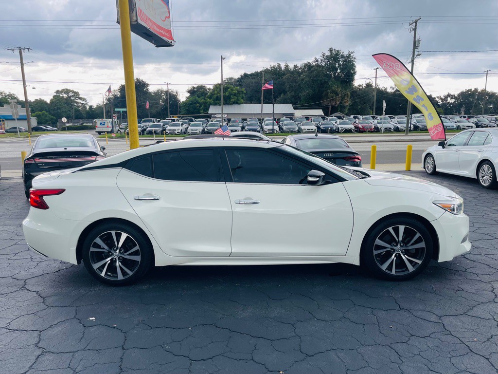 2017 Nissan Maxima Image 15
