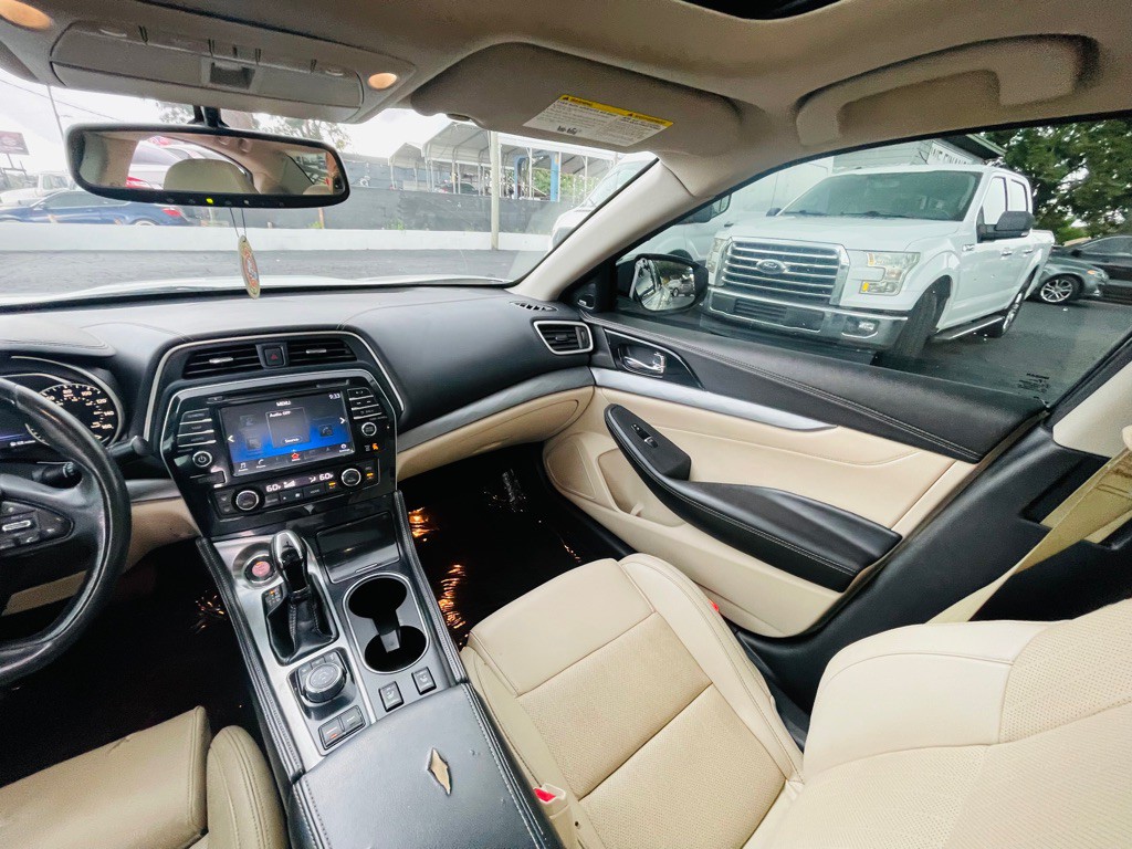 2017 Nissan Maxima Image 24