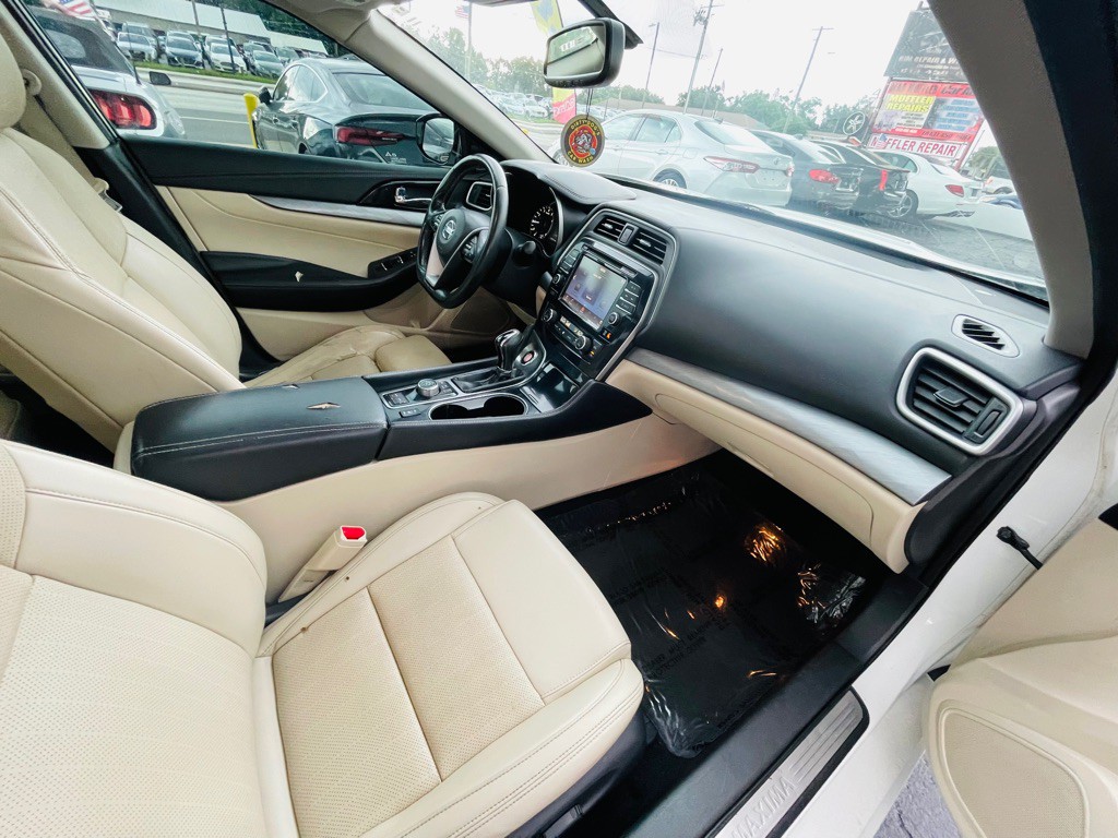 2017 Nissan Maxima Image 30