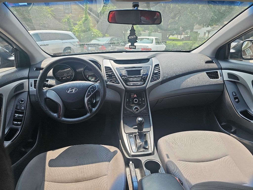 2015 Hyundai Elantra Image 9