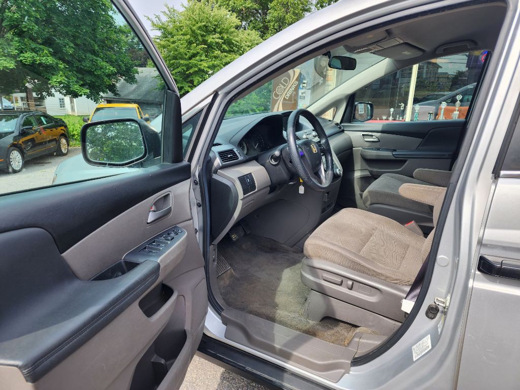 2012 Honda Odyssey Image 9