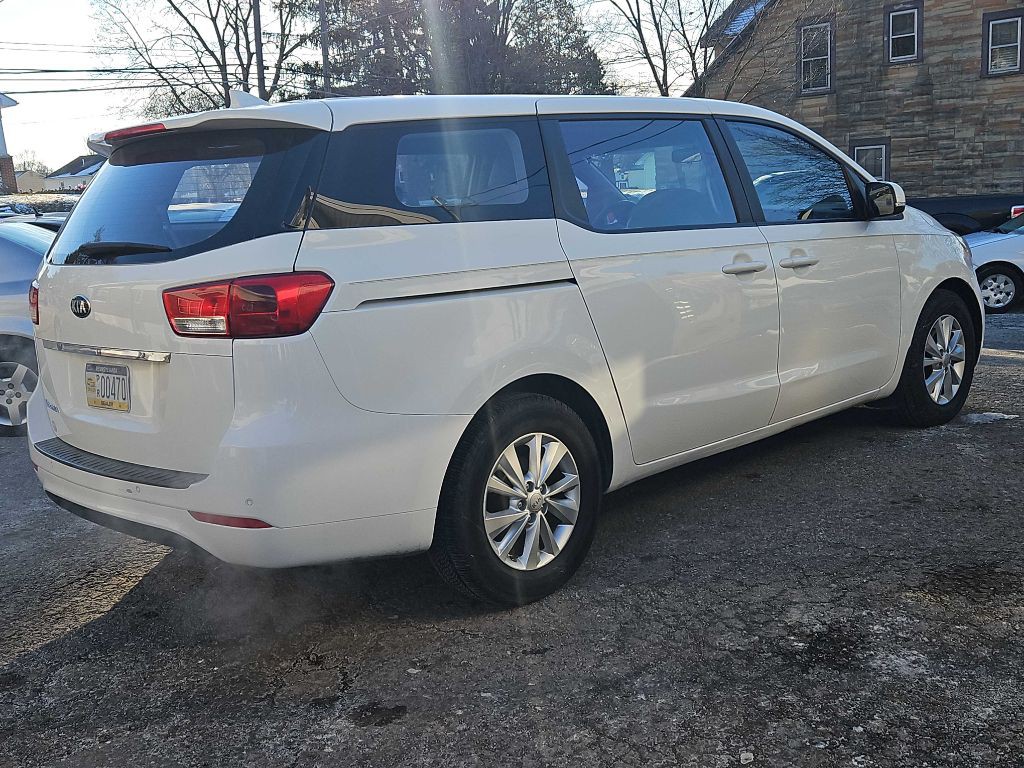 2015 Kia Sedona Image 2