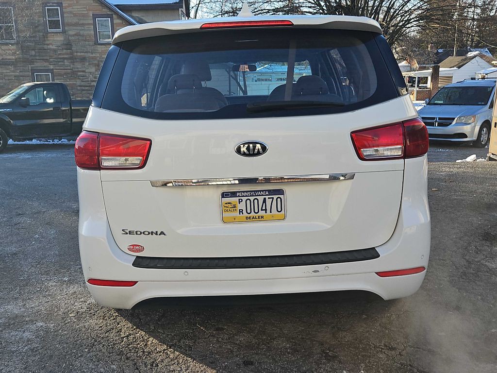 2015 Kia Sedona Image 4