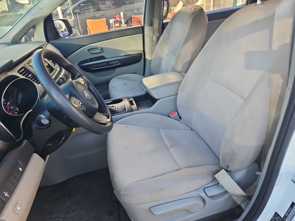 2015 Kia Sedona Image 8