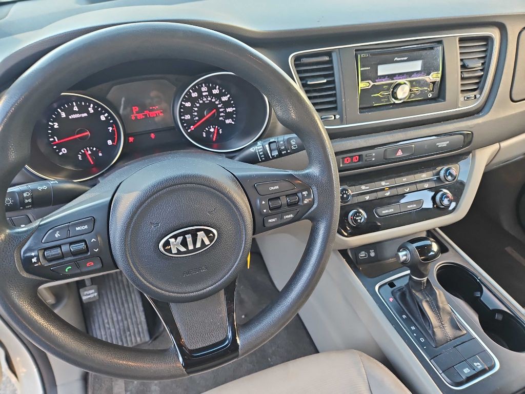 2015 Kia Sedona Image 10