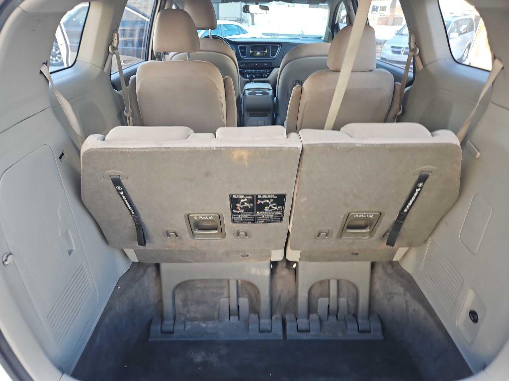 2015 Kia Sedona Image 11