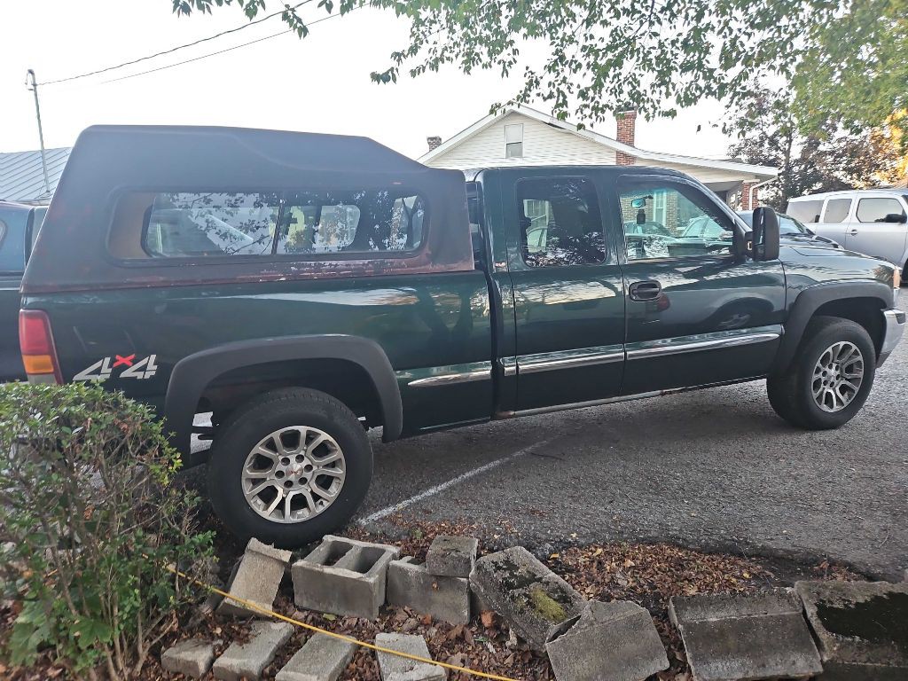 2001 GMC Sierra Image 2