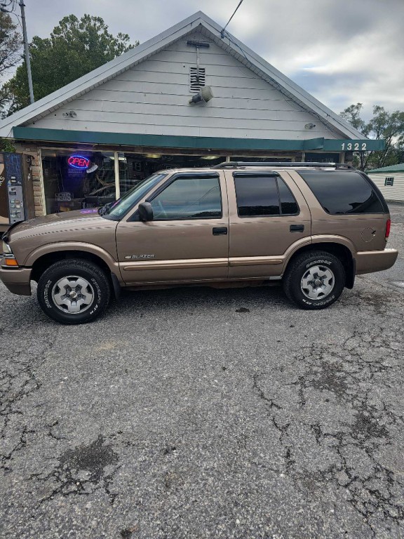 2004 Chevrolet Blazer Image 2