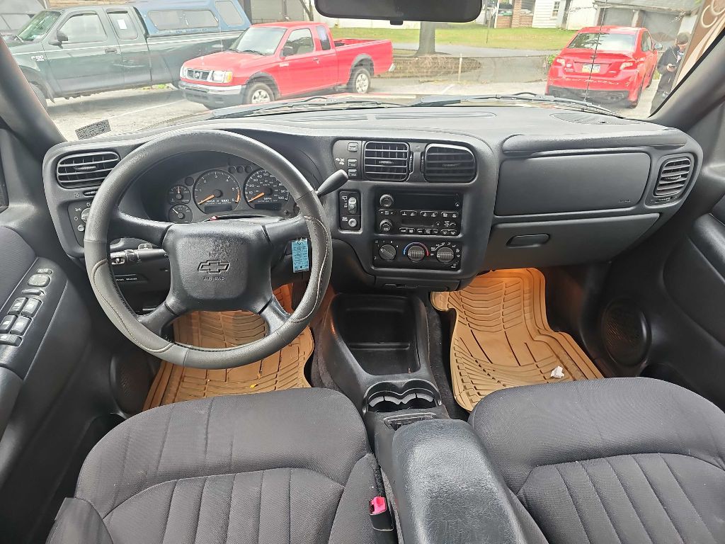 2004 Chevrolet Blazer Image 8