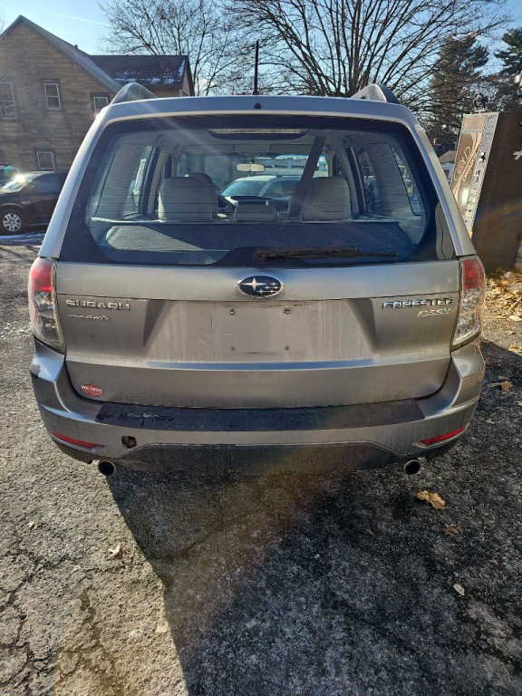 2011 Subaru Forester Image 2