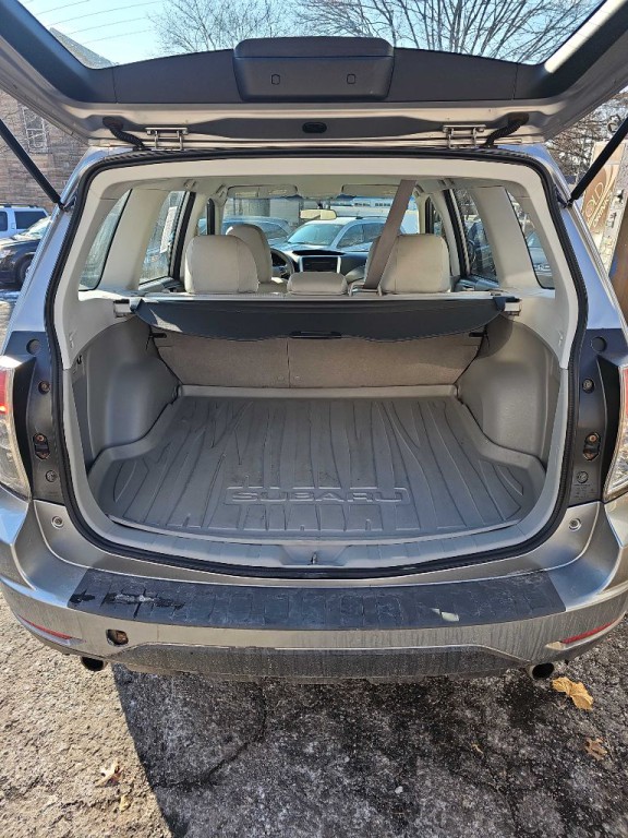 2011 Subaru Forester Image 11
