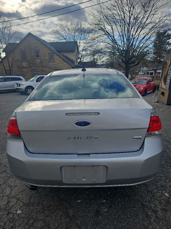 2010 Ford Focus Image 2