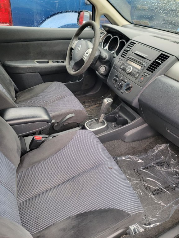 2010 Nissan Versa Image 4