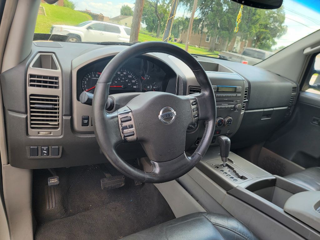 2004 Nissan Titan Image 8