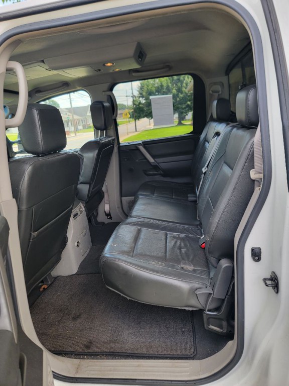 2004 Nissan Titan Image 9