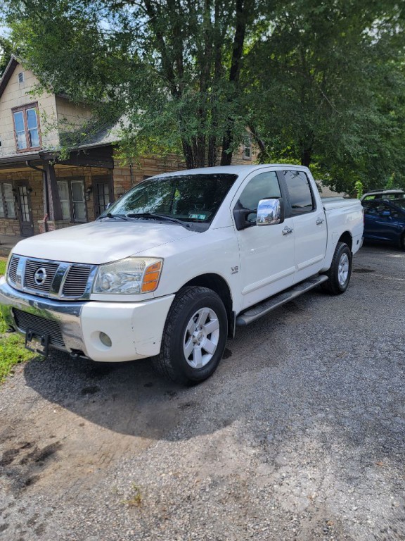2004 Nissan Titan Image 1